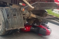 Motociclista morre em grave acidente com caminh&atilde;o em avenida de Joinville