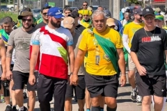 Com mais de 100 pessoas, caminhada do movimento Acorda Brasil sai de Joinville rumo ao Paran&aacute;