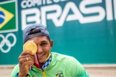 Pentacampe&atilde;o ol&iacute;mpico Isaquias Queiroz participa de inaugura&ccedil;&atilde;o de marca de equipamentos fitness em Joinville