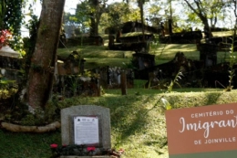 Devido &agrave; chuva, visita noturna ao Cemit&eacute;rio do Imigrante de Joinville &eacute; adiada 
