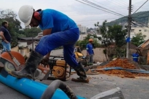 Obras de &aacute;gua e esgoto mudam tr&acirc;nsito e podem afetar abastecimento de bairros importantes em Joinville