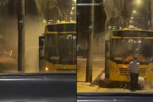 V&Iacute;DEO - &Ocirc;nibus pega fogo e assusta passageiros no Vila Nova, em Joinville