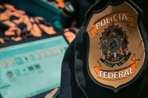 PF faz opera&ccedil;&atilde;o contra grupo criminoso ap&oacute;s cliente de Joinville perder quase R$ 30 mil em golpe por SMS