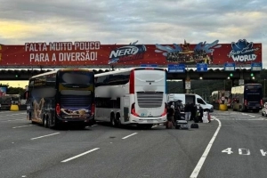 Receita Federal intercepta 10 &ocirc;nibus e apreende R$ 400 mil em eletr&ocirc;nicos, cigarros e medicamentos em Garuva