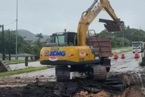 Tr&aacute;fego na BR-101 &eacute; liberado ap&oacute;s 80 horas de reparos em Bigua&ccedil;u