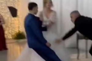 V&Iacute;DEO &ndash; Noivo desmaia no altar durante casamento no Alto Vale e viraliza nas redes sociais