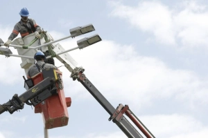 Prefeitura de Joinville e cons&oacute;rcio assinam contrato de R$ 1,5 milh&atilde;o mensais para modernizar ilumina&ccedil;&atilde;o p&uacute;blica