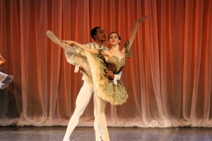 Bolshoi comemora o Dia Mundial da Dan&ccedil;a e joinvilense &eacute; aprovada em 10 Universidades americanas