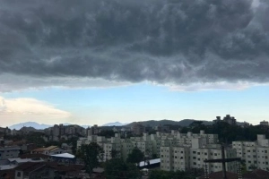 Defesa civil alerta para chuva intensa e risco de alagamentos em Joinville