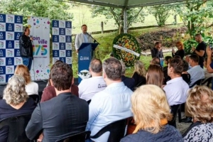 Joinville homenageia imigrantes e celebra 175 anos da cidade no Cemit&eacute;rio do Imigrante
