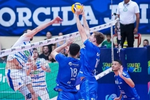 Joinville V&ocirc;lei perde para Sada Cruzeiro e decis&atilde;o da perman&ecirc;ncia na Superliga fica para a &uacute;ltima rodada