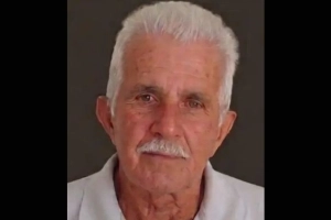 Idoso morre ap&oacute;s ser atropelado por van na faixa de pedestres em Joinville