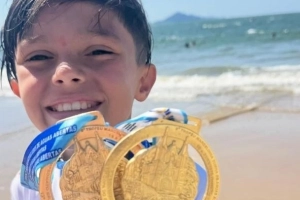 Jovem nadador de Joinville &eacute; campe&atilde;o brasileiro de &aacute;guas abertas pela nona vez em Itaja&iacute;