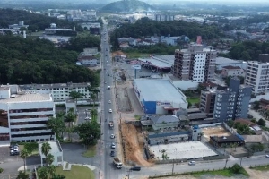 Rua Germano Wetzel ser&aacute; interditada para obras de duplica&ccedil;&atilde;o da avenida Santos Dumont, em Joinville