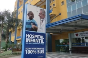 Hospital Infantil de Joinville realiza mutir&atilde;o de cirurgias de coluna com especialistas do Brasil e dos EUA