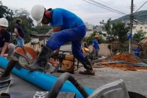 Obras na rede de distribui&ccedil;&atilde;o de &aacute;gua podem afetar abastecimento do bairro Zona Industrial Norte neste domingo
