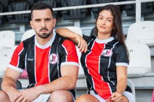 JEC lan&ccedil;a novo uniforme principal para a temporada com selo de 50 anos; veja fotos