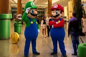 Personagens Mario e Luigi s&atilde;o atra&ccedil;&atilde;o em programa&ccedil;&atilde;o especial de estreia de filme em Joinville