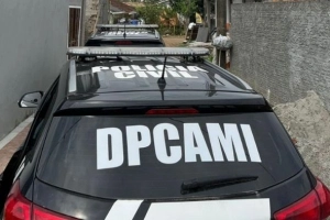 Homem &eacute; preso em flagrante por agredir ex-esposa, que estava a caminho de delegacia em Joinville