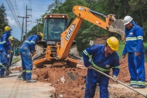 Obra afeta tr&acirc;nsito e abastecimento de &aacute;gua em bairro de Joinville neste domingo
