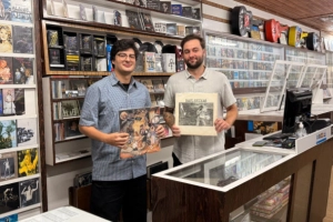Unidos pela m&uacute;sica, amigos assumem a Discol&acirc;ndia ap&oacute;s 57 anos de hist&oacute;ria