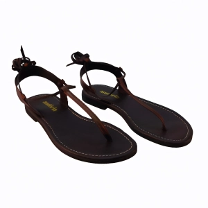 Sandália rasteira de couro | Modelo Helena tirás confortáveis marrom.