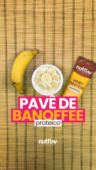 Sobremesa natalina pode ser saudÃ¡vel, SIM ðŸ¤© Vem aprender a fazer o pavÃª de banoffee que vai ser seu novo docinho favorito ðŸ˜‰ðŸ‘‡  Ingredientes: 1 iogurte natural de 170g 10g de leite em pÃ³ 1 sachÃª de whey banoffee 4 biscoitos de maizena 1 banana 