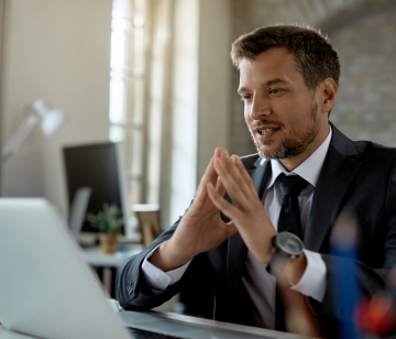 Lideran&ccedil;as como porta-vozes: como o discurso de CEOs e diretorias molda a reputa&ccedil;&atilde;o da empresa
