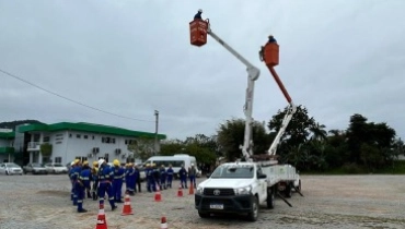 Treinamento aos profissionais que atuam com cesto aéreo