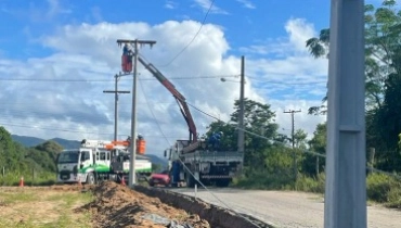 Cerpalo substitui postes para garantir melhorias na rede em Ibiraquera