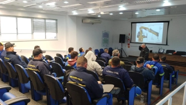 Operadores de guindauto aprimoram conhecimentos