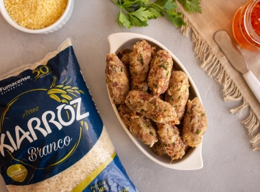 BOLINHO DE ARROZ COM CARNE SECA