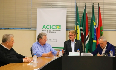 Secretário Beto Martins participa de reunião na Acic
