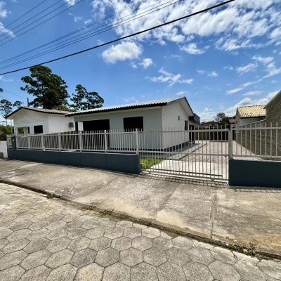 Casa semimobiliada - Vila Nova - I&ccedil;ara/SC