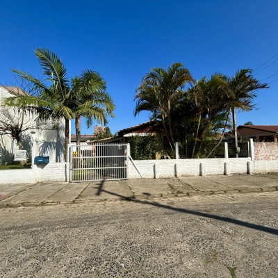 Casa madeira Centro - Balneário Rincão