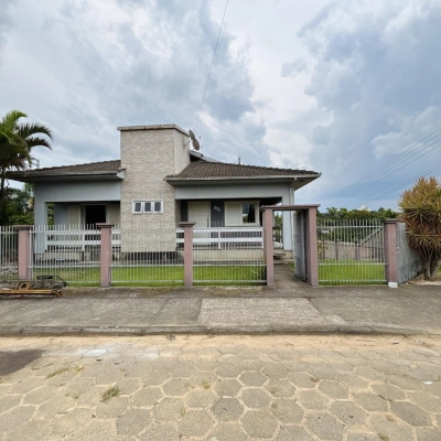 Casa de esquina - Jardim Elizabete - I&ccedil;ara/SC