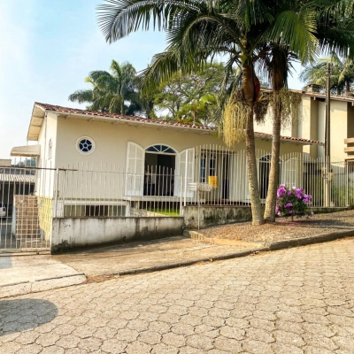 Casa com ed&iacute;cula - Jardim Silvana - I&ccedil;ara/SC