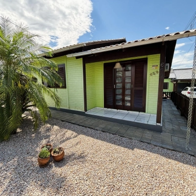 Casa com ed&iacute;cula e piscina - Nossa Senhora de F&aacute;tima - I&ccedil;ara/SC