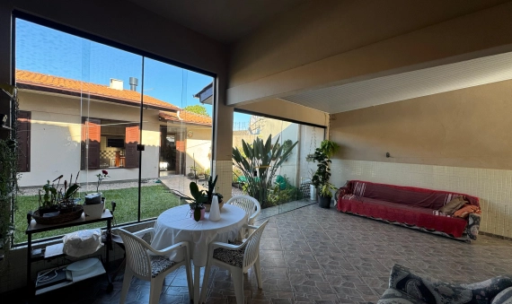 CASA COM EDÍCULA, MOBILIADA, ZONA NORTE-BALNEÁRIO RINCÃO