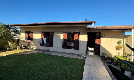 CASA COM EDÍCULA, MOBILIADA, ZONA NORTE-BALNEÁRIO RINCÃO