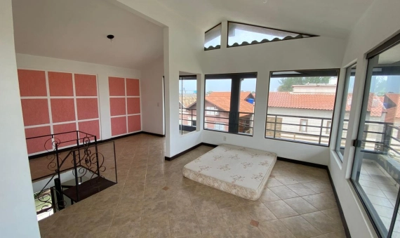 CASA - NA PRAIA DO CAMACHO, JAGUARUNA