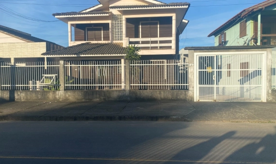 CASA, OURO NEGRO - FORQUILHINHA