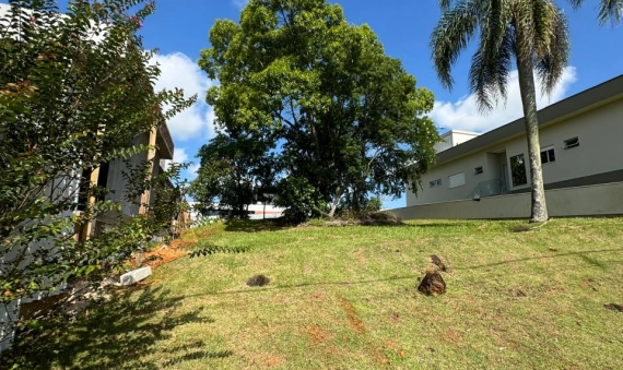 TERRENO NO CONDOMÍNIO GOLDEN VILLAGE, PRIMEIRA LINHA, CRICIÚMA
