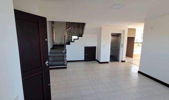 APARTAMENTO TRIPLEX, ED. ZULMA NASPOLINI MANIQUE - CRICIÚMA