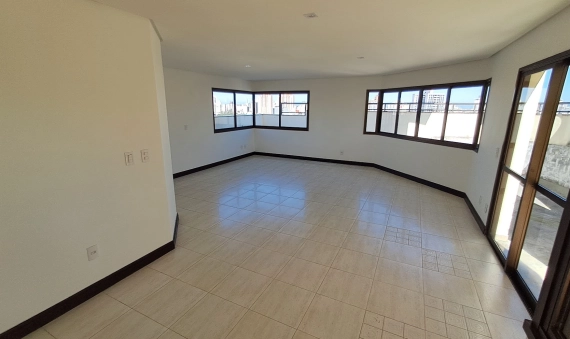 APARTAMENTO TRIPLEX, ED. ZULMA NASPOLINI MANIQUE - CRICIÚMA