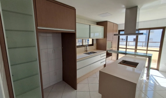 APARTAMENTO TRIPLEX, ED. ZULMA NASPOLINI MANIQUE - CRICIÚMA