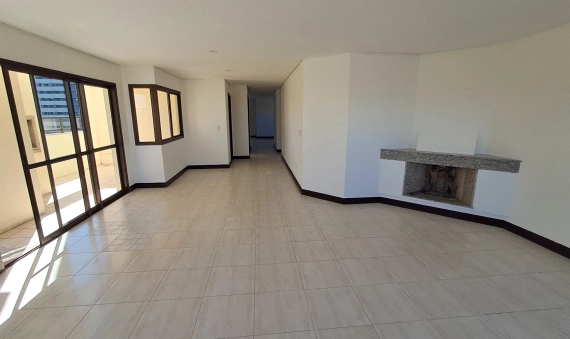 APARTAMENTO TRIPLEX, ED. ZULMA NASPOLINI MANIQUE - CRICIÚMA