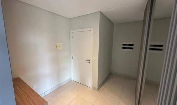 LINDA COBERTURA, SEMIMOBILIADA, NA ÁREA CENTRAL DE CRICIÚMA