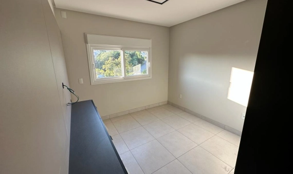 LINDA COBERTURA, SEMIMOBILIADA, NA ÁREA CENTRAL DE CRICIÚMA