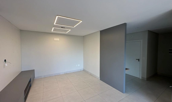 LINDA COBERTURA, SEMIMOBILIADA, NA ÁREA CENTRAL DE CRICIÚMA